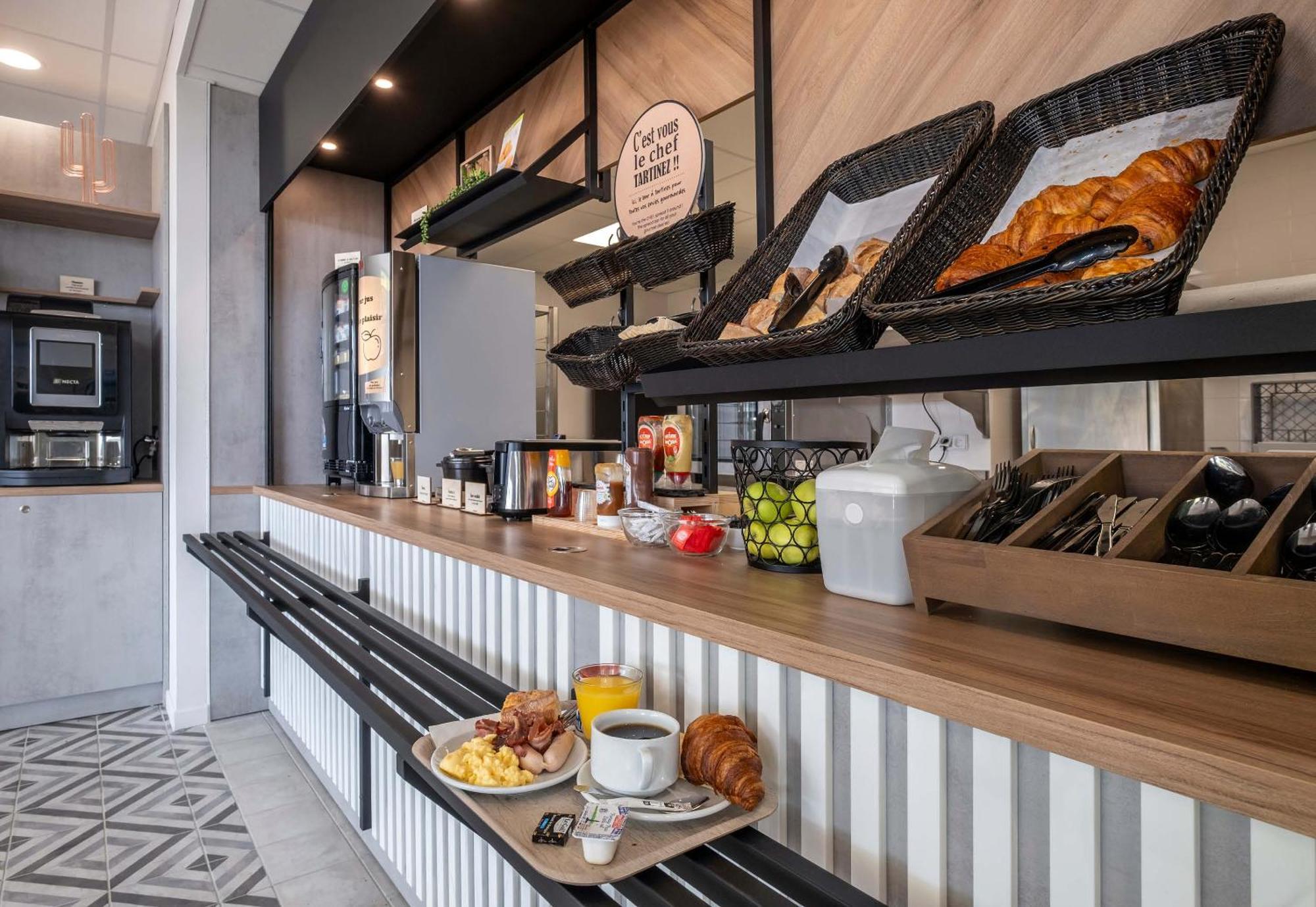 B&B Hotel Saintes Dış mekan fotoğraf