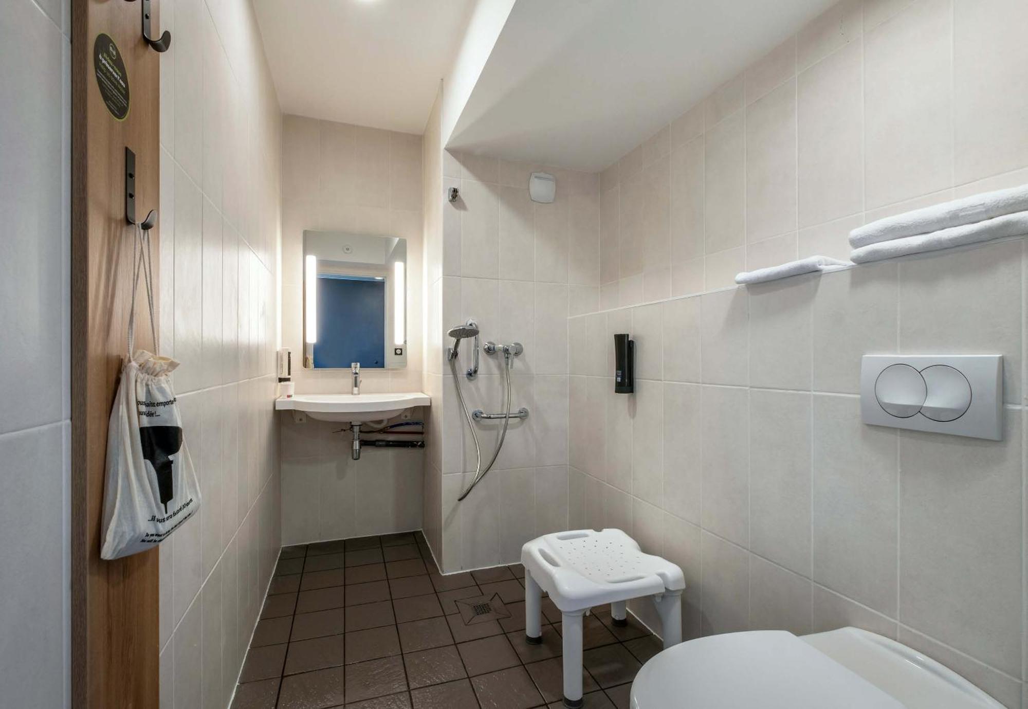 B&B Hotel Saintes Dış mekan fotoğraf